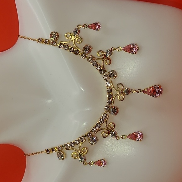 Necklace with gold color and faux stones looks very princess like - Picture 2 of 8